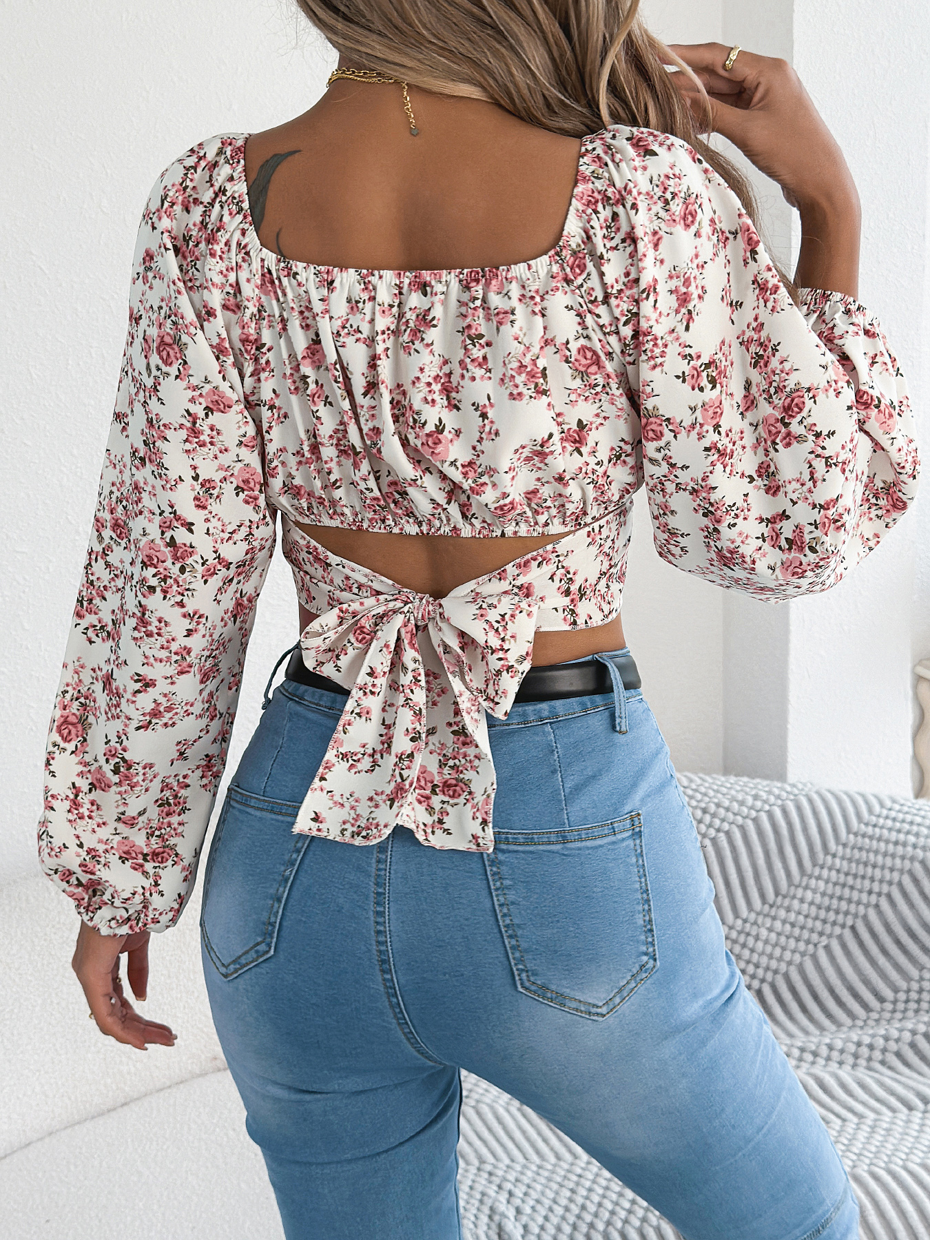 Top Corto in Chiffon Floreale — Maniche a Sbuffo e Vita Annodata - 4