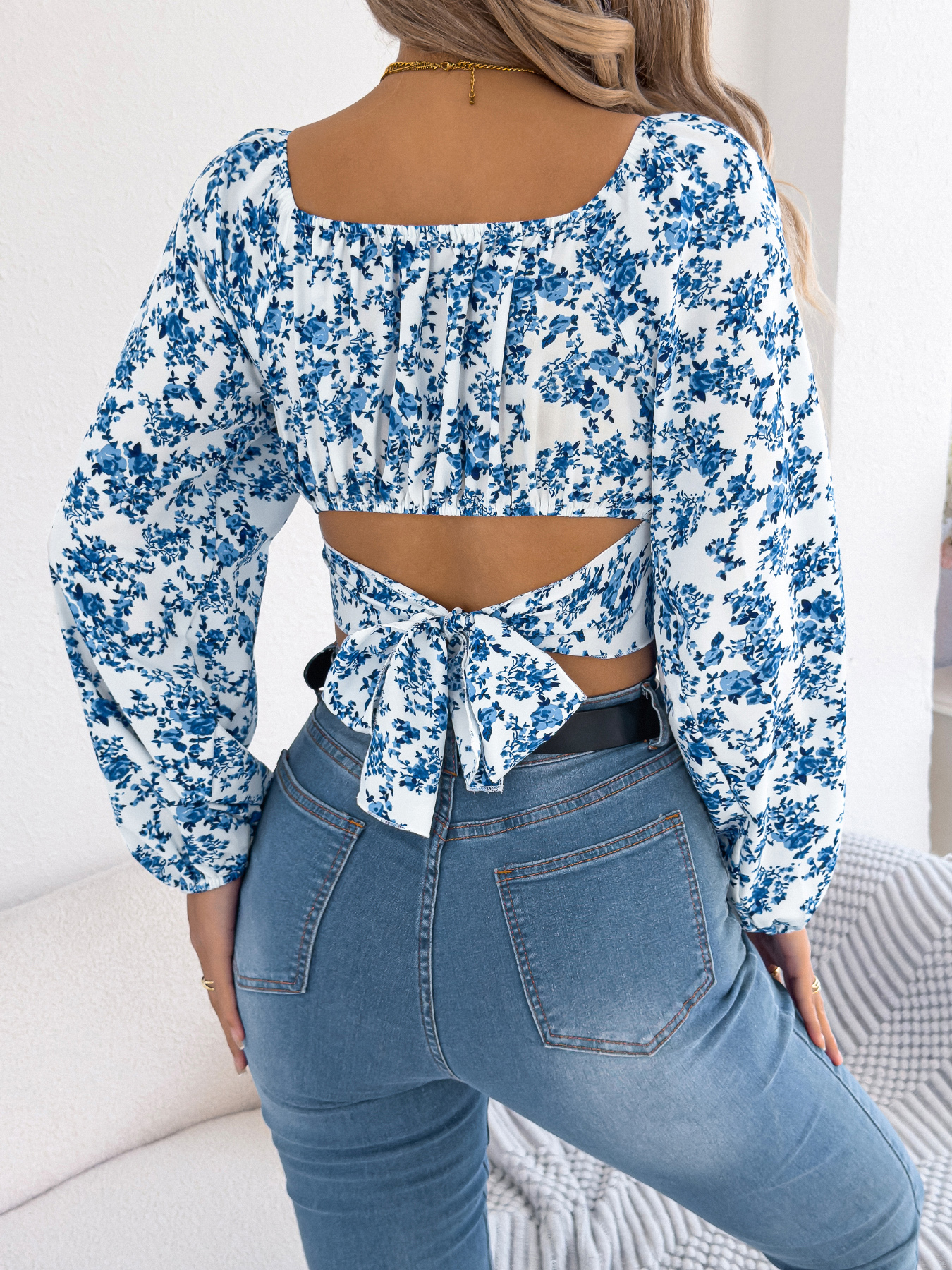 Top Corto in Chiffon Floreale — Maniche a Sbuffo e Vita Annodata - 9