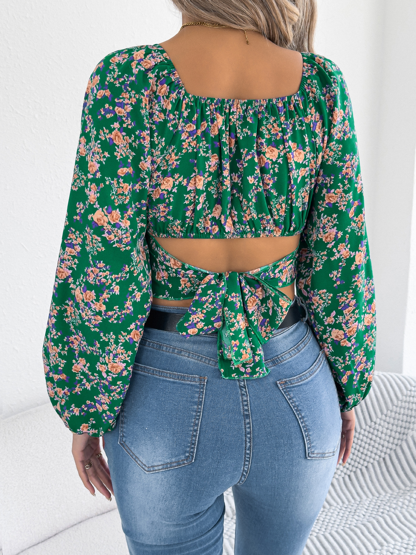 Top Corto in Chiffon Floreale — Maniche a Sbuffo e Vita Annodata - 15
