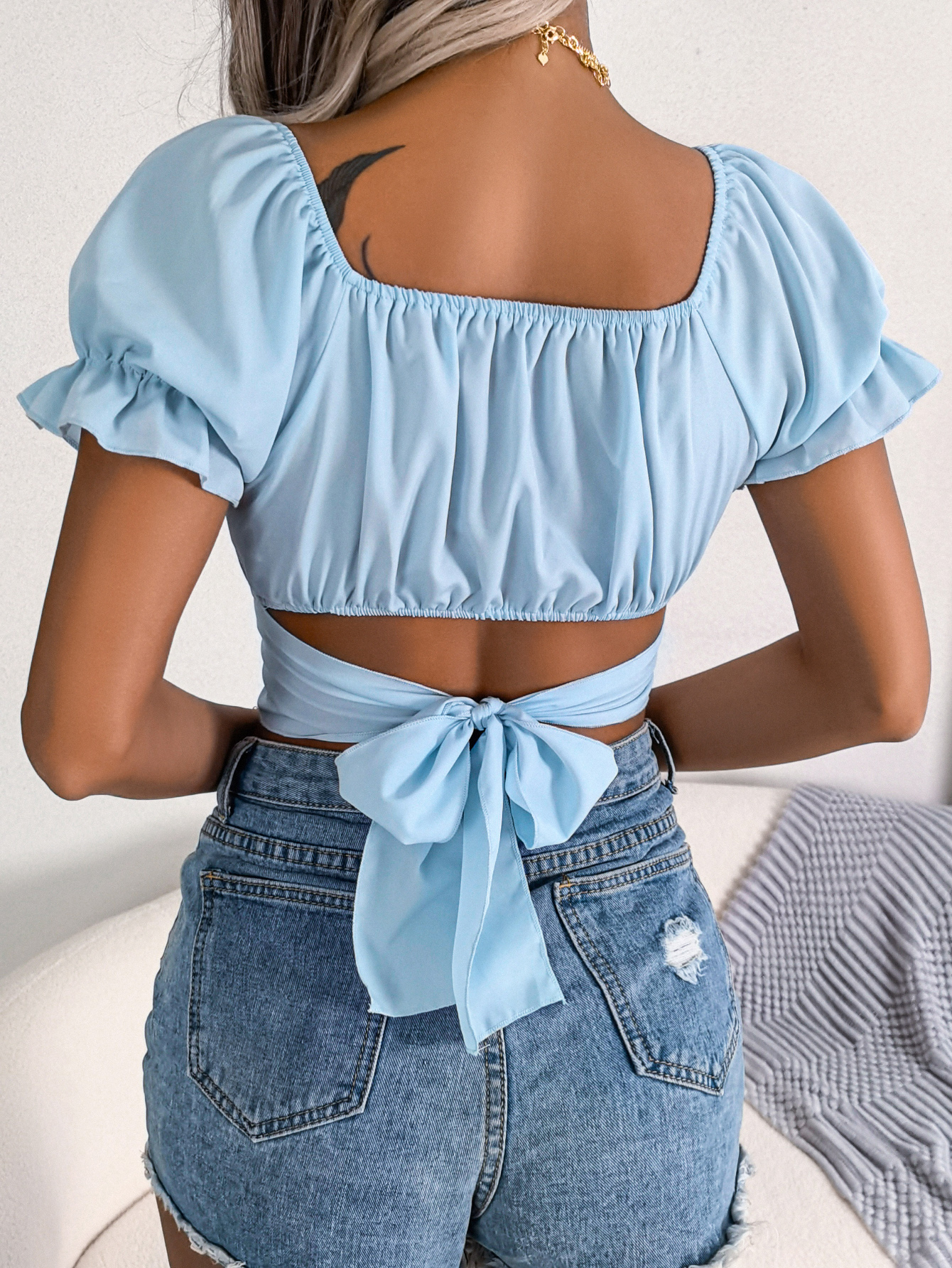 Top Corto in Chiffon a Maniche Corte — Vita Annodata